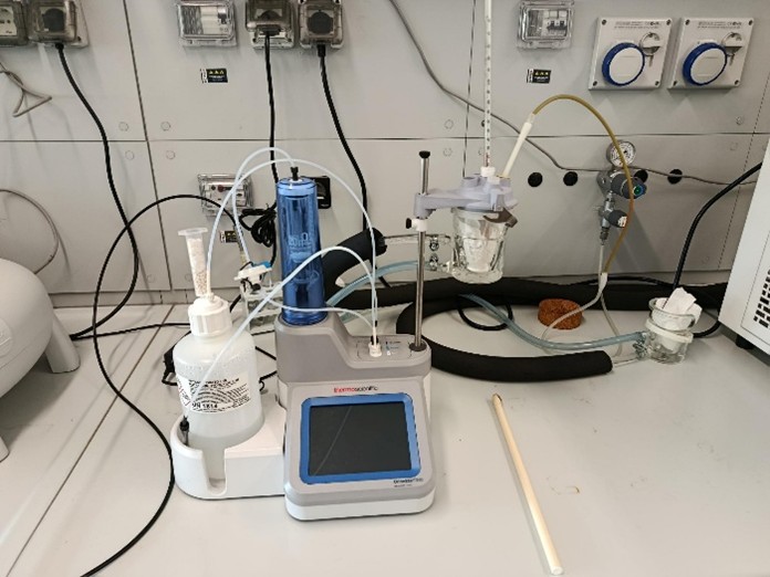 Sistema potenziometrico con titolatore automatico